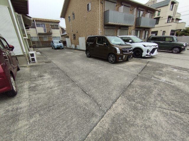 ルグラン本田の駐車場