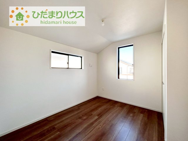 【洋室】 | 我孫子市湖北台10期　新築戸建　2号棟 | お掃除しやすく、清潔感を保てるのでダニも発生しにくいフローリング♪