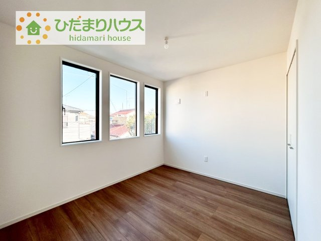 【洋室】 | 我孫子市湖北台10期　新築戸建　2号棟 | 窓が多く、明るい空間を演出してくれます(*^^*)