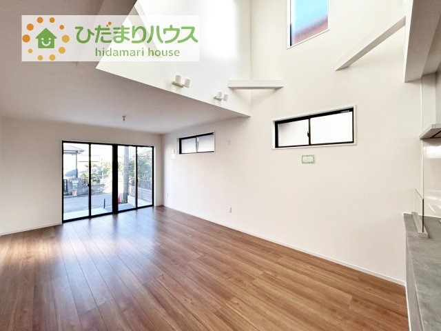 【居間・リビング】 | 我孫子市湖北台10期　新築戸建　2号棟 | お子様が元気に遊べる広々としたリビングです！