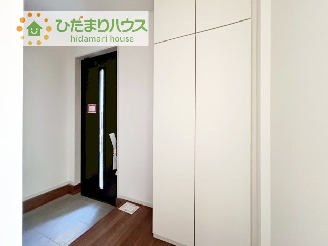 【玄関】 | 我孫子市湖北台10期　新築戸建　2号棟 | 毎日「行ってきます」「ただいま」をいう玄関は明るく光が差し込みます♪