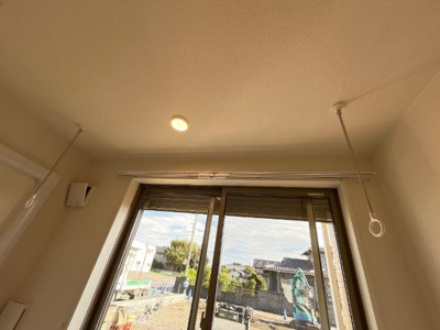 【設備】 | メゾン岩﨑 | 室内物干し竿