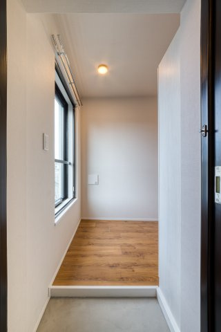 レ・メゾン入谷の玄関