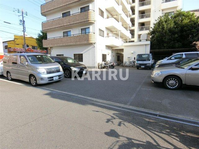 グリーンセンチュリー国広ビルの駐車場