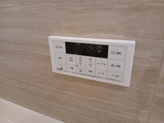 東松山市松本町1丁目　中古戸建の浴室|１階玄関前廊下