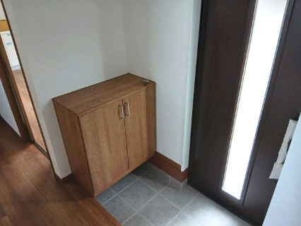 東松山市松本町1丁目　中古戸建の玄関