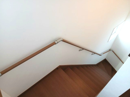 東松山市松本町1丁目　中古戸建の内装|階段