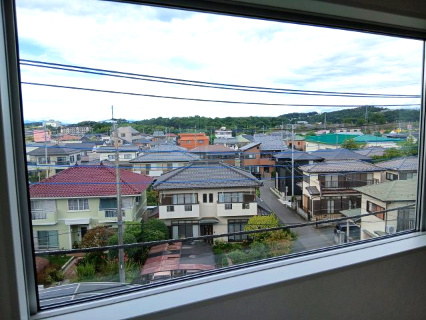 東松山市松本町1丁目　中古戸建の展望|２階洋室（６帖）からの眺望