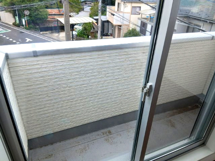 東松山市松本町1丁目　中古戸建のバルコニー|２階洋室（６帖）から出入り可能