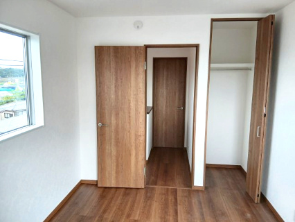 東松山市松本町1丁目　中古戸建の収納|２階洋室（６帖）収納