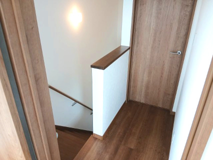 東松山市松本町1丁目　中古戸建の内装|２階廊下