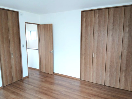 東松山市松本町1丁目　中古戸建|２階洋室（８帖）