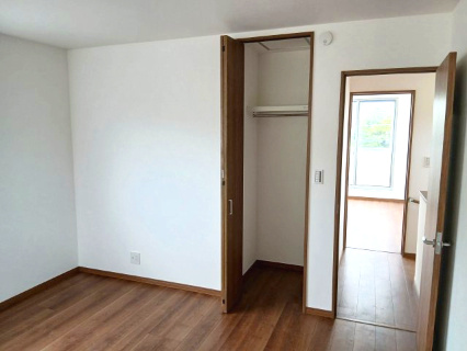 東松山市松本町1丁目　中古戸建の収納|２階洋室（８帖）