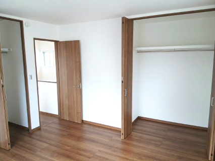 東松山市松本町1丁目　中古戸建の収納|２階洋室（８帖）