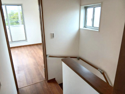 東松山市松本町1丁目　中古戸建の内装|２階廊下