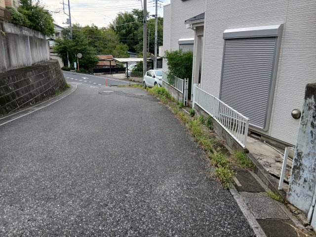 東松山市松本町1丁目　中古戸建の前面道路含む現地写真
