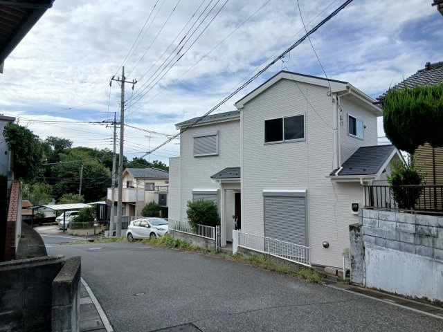 東松山市松本町1丁目　中古戸建の前面道路含む現地写真