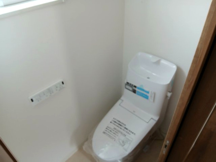 東松山市松本町1丁目　中古戸建のトイレ