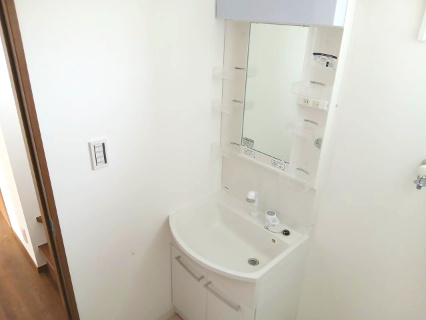 東松山市松本町1丁目　中古戸建の独立洗面台