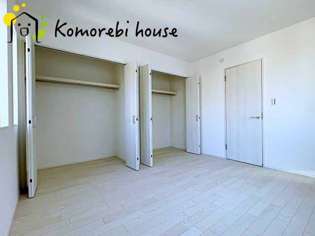 大宮指扇South side　新築一戸建て　グリーンガーデン　Nの収納|収納付きでゆとりのある空間。寝室としても使え、衣類やおもちゃもスッキリ片付く快適な部屋。