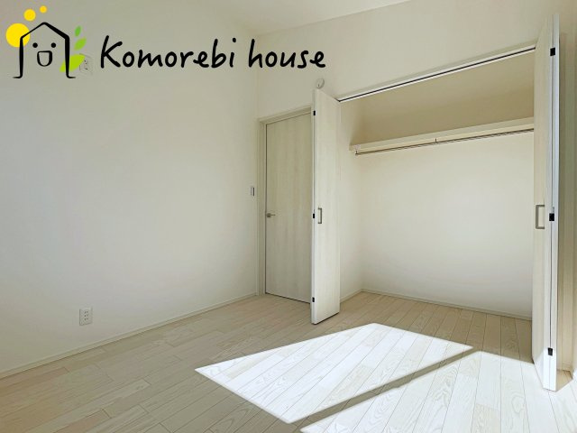 大宮指扇South side　新築一戸建て　グリーンガーデン　Nの子供部屋|日当たりがよく、机に向かう時間も自然とはかどる子ども部屋。寝る・学ぶ・遊ぶがコンパクトにまとまり、毎日の“小さな成長”を見守る空間です。