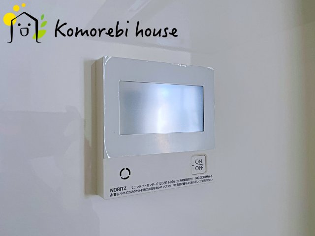 大宮指扇South side　新築一戸建て　グリーンガーデン　Nの設備|ワンタッチで湯張りや追い焚きができる給湯スイッチ。夕飯の支度をしながら、同時進行でお風呂の準備ができる効率の良い生活動線が魅力です。