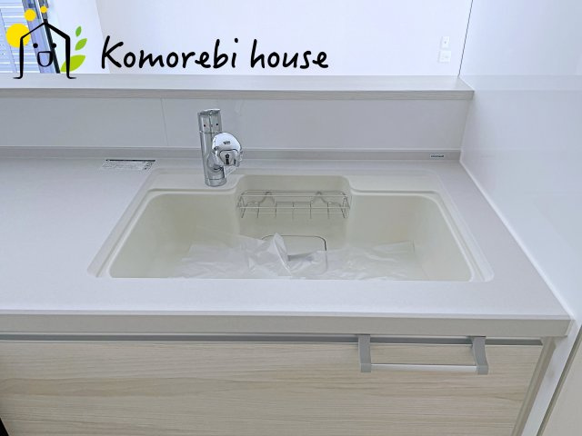 大宮指扇South side　新築一戸建て　グリーンガーデン　Nのキッチン|浄水器一体型で、いつでも美味しいお水がそのまま使えるキッチンシンク。料理やコーヒーづくり、炊飯にも安心して利用でき、毎日の食卓が少し豊かに。