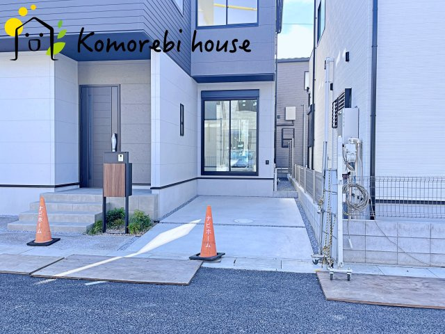 大宮指扇South side　新築一戸建て　グリーンガーデン　Nの駐車場|車1台がしっかり収まる駐車スペース付き。荷物の積み下ろしもスムーズで日常のストレスを軽減します。