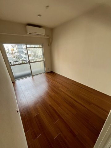 山田ビルの内装