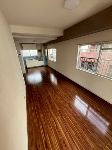 山田ビルの居間・リビング