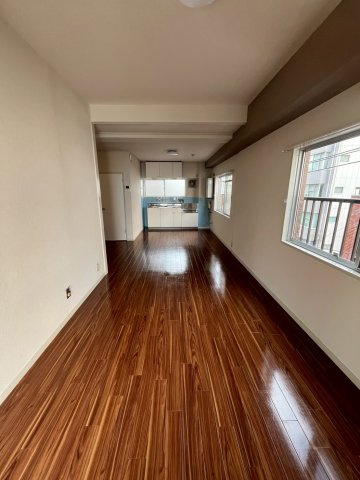 山田ビルの居間・リビング