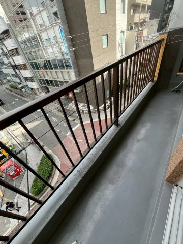山田ビルのバルコニー