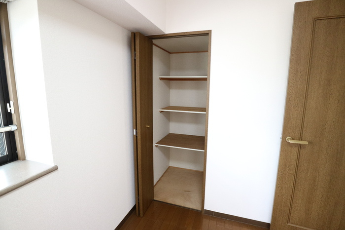 プラザハイツ二ツ屋A棟の収納