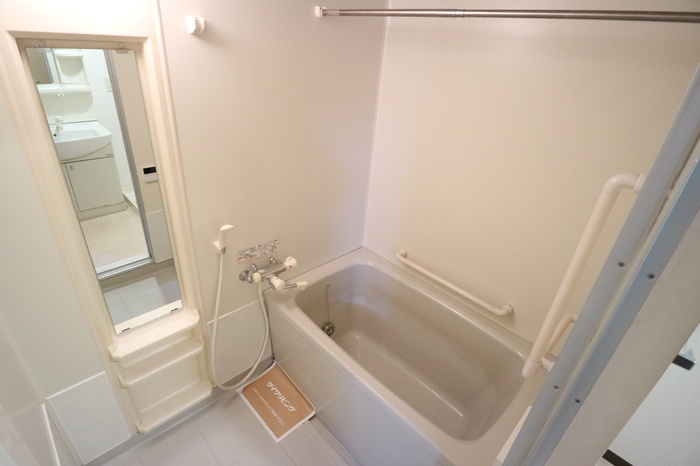 プラザハイツ二ツ屋A棟の浴室
