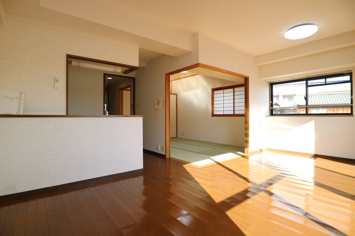 プラザハイツ二ツ屋A棟の居間・リビング