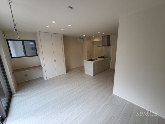 本一色三丁目戸建の居間・リビング|こちらの居間で趣味の時間をお楽しみください☆