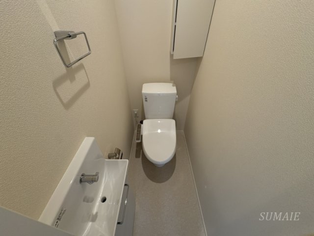 本一色三丁目戸建のトイレ|2階のトイレもきれいです