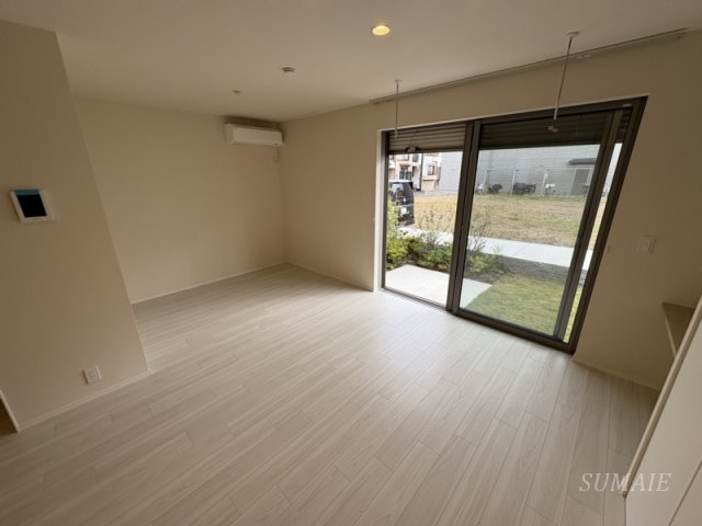 本一色三丁目戸建の居間・リビング|リビングです☆