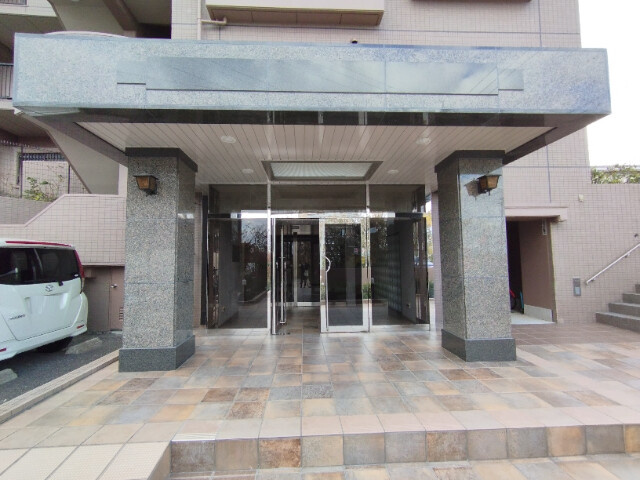 ユニーブル東岡崎のエントランス
