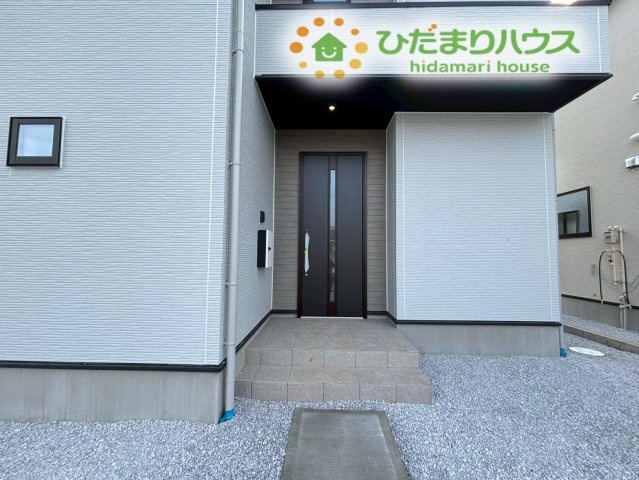 嵐山町川島　15期　新築一戸建て　ずっとプラス　01のエントランス|玄関ポーチがあるので、来客時の対応もスムーズにできます！
