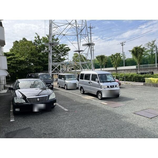 ドミール光ヶ丘の駐車場