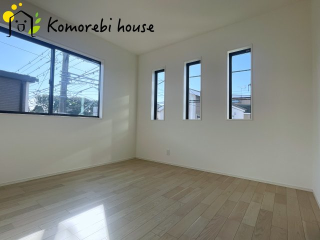 大宮指扇South side　新築一戸建て　グリーンガーデン　Oの子供部屋|自然光が心地よく入る子ども部屋は、学習・遊び・睡眠をしっかり支える快適環境。シンプル設計でレイアウトも変えやすく、成長に合わせて長く使える利便性の高い一室です。