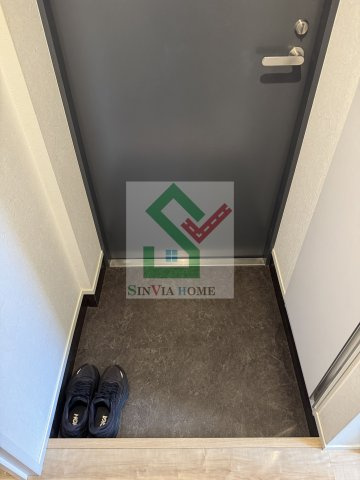 カーヴドキャレの玄関