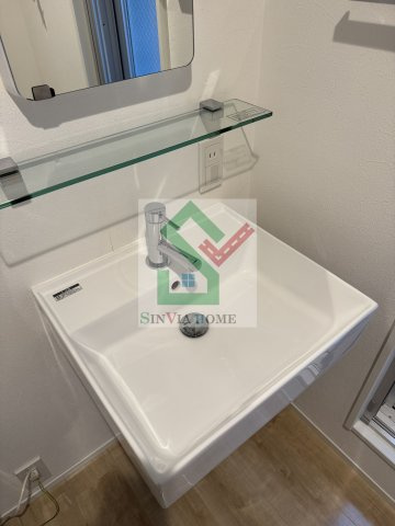 カーヴドキャレの独立洗面台