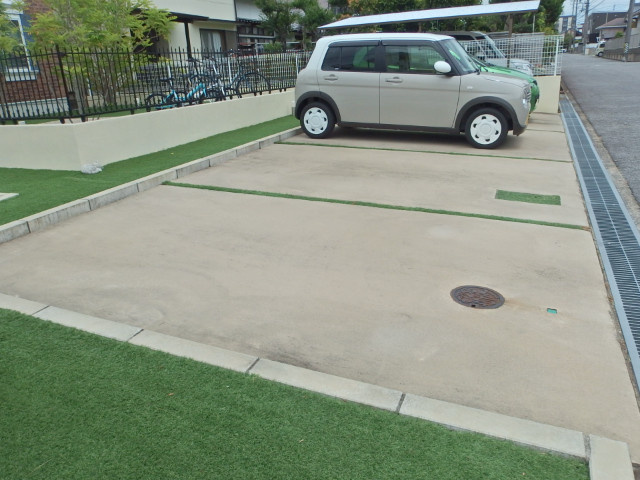 プリマ緑丘壱番館の駐車場