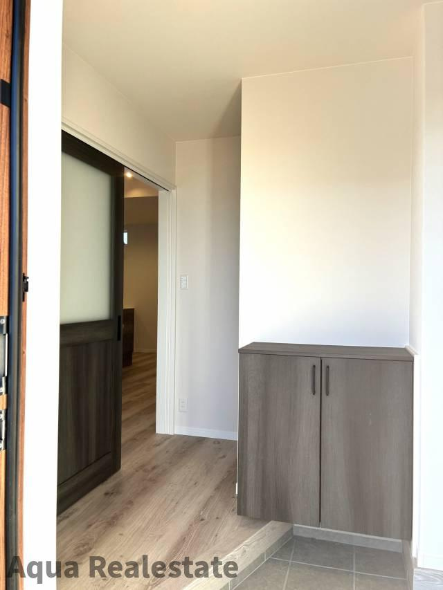 高松市仏生山町　Ｄ号地モデルハウスの玄関|収納もある玄関です