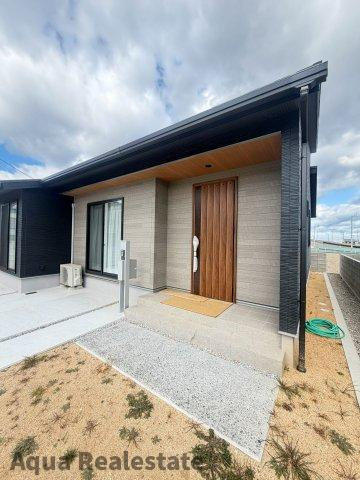 高松市仏生山町　Ｄ号地モデルハウスの玄関|明るい玄関です