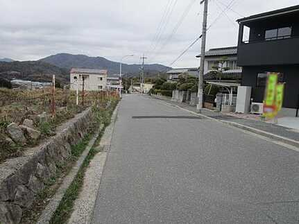 広島市安佐南区伴東８丁目 の前面道路含む現地写真