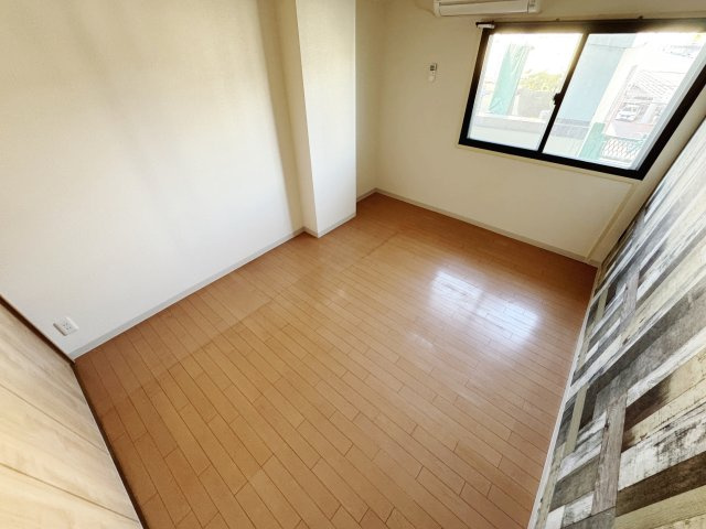 重谷ビルの洋室