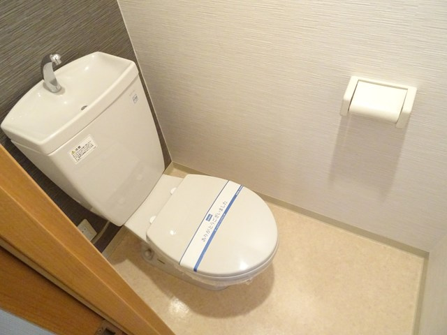 エバーパティオＨＡのトイレ|バストイレ別です